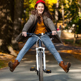 Frau auf Fahrrad